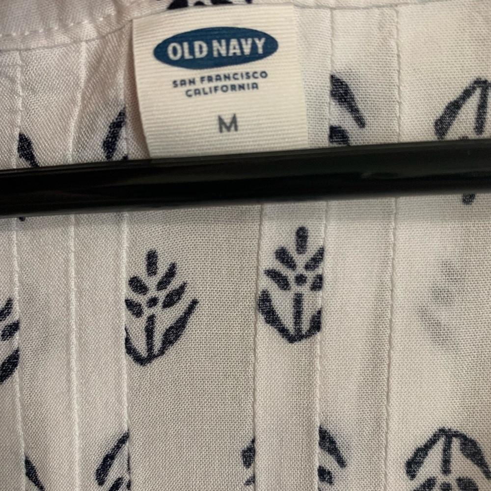 Old Navy blouse in M